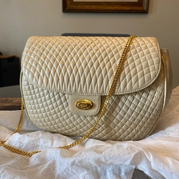 Bally Cream Lambskin Shoulder Bag with Gold Chain - Picture 1 of 5